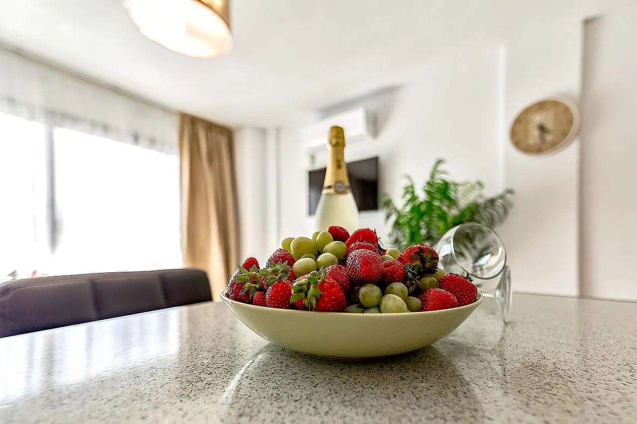 Parque Royal 1 Studios & Apartments 阿德耶