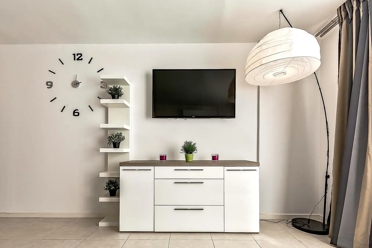 Parque Royal 1 Studios & Apartments 阿德耶