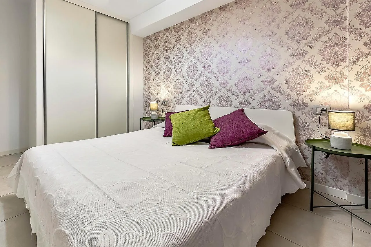 Parque Royal 1 Studios & Apartments 阿德耶