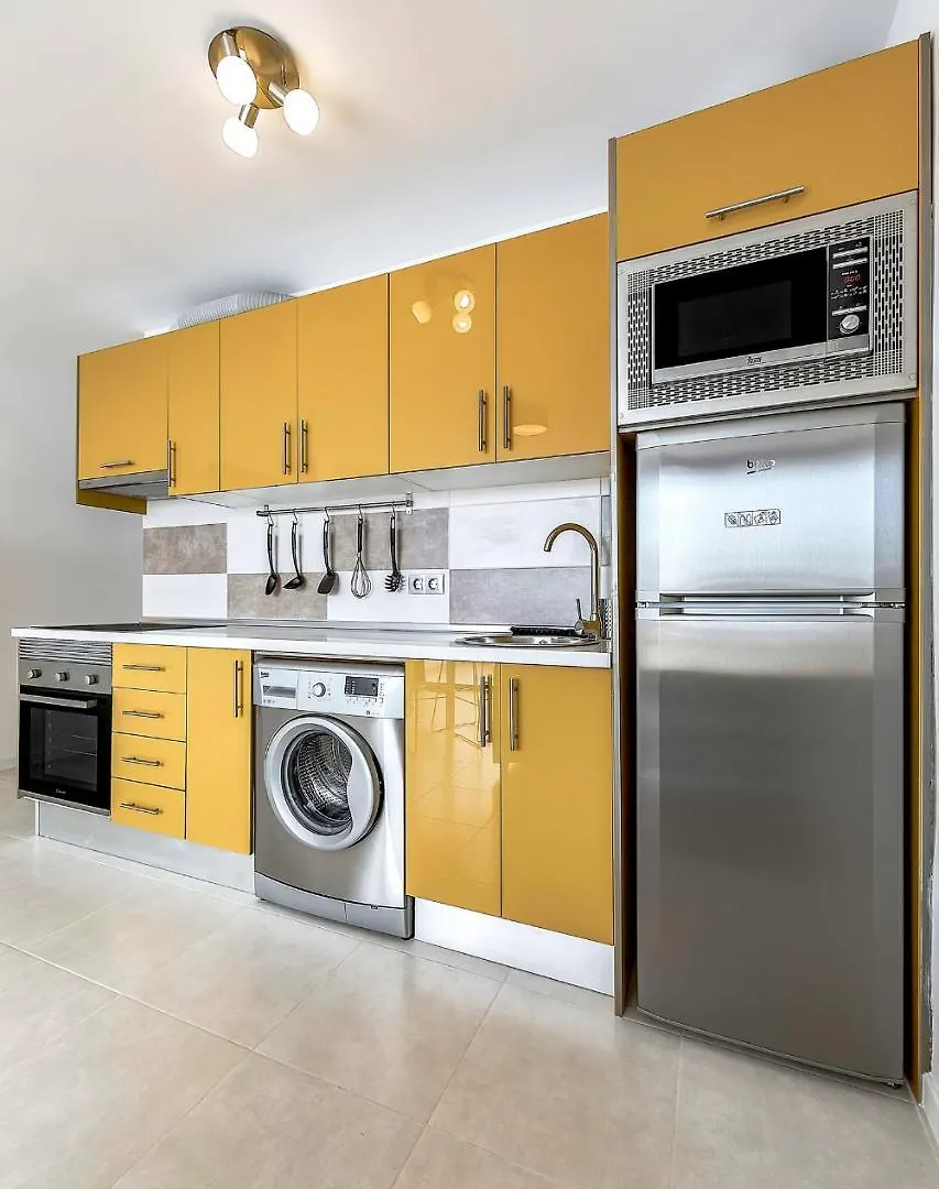 Parque Royal 1 Studios & Apartments 阿德耶
