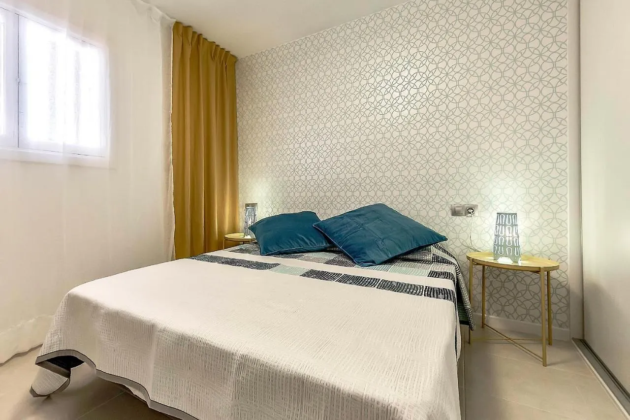 Parque Royal 1 Studios & Apartments 阿德耶