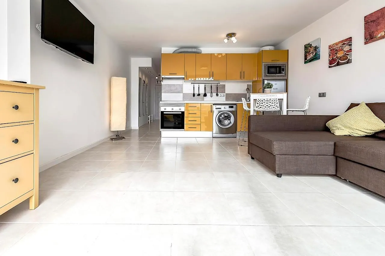 Parque Royal 1 Studios & Apartments 阿德耶