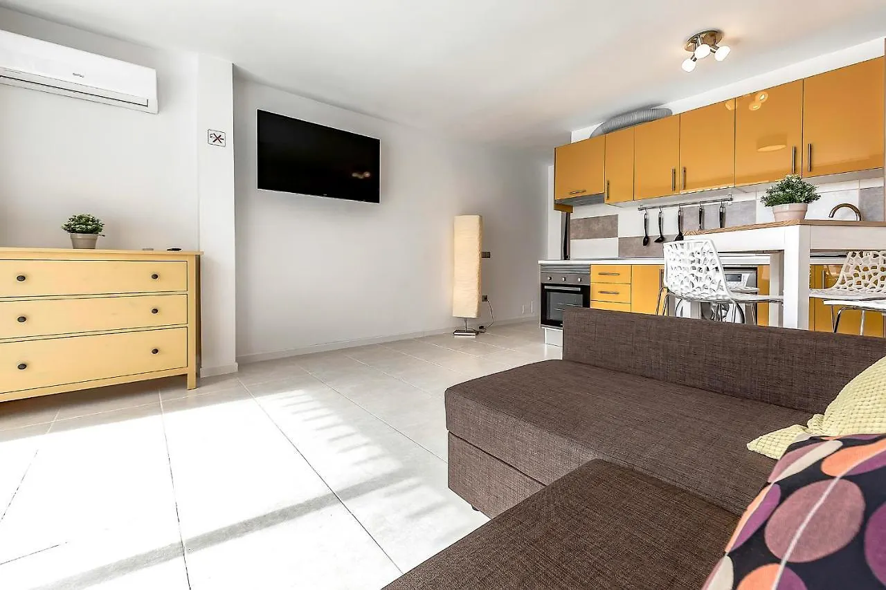 Parque Royal 1 Studios & Apartments 阿德耶